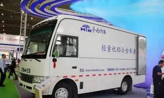 鋁合金車身超大容積，中巴車也來搶活兒?